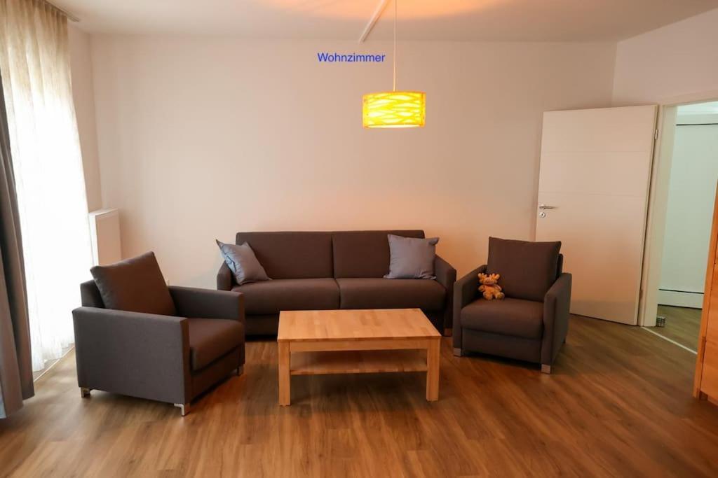 Freundliche Wohnung Mit Parkplatz Und Terrasse 노이브란덴부르크 외부 사진