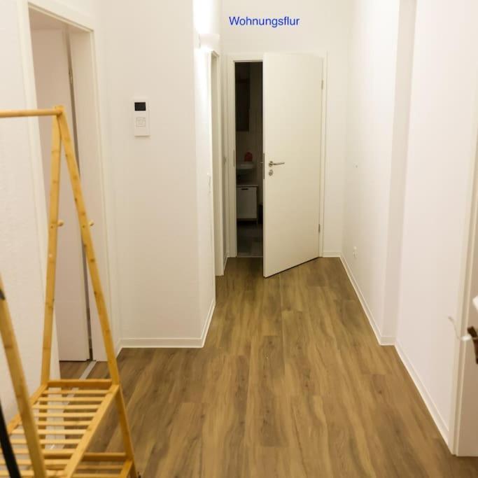 Freundliche Wohnung Mit Parkplatz Und Terrasse 노이브란덴부르크 외부 사진