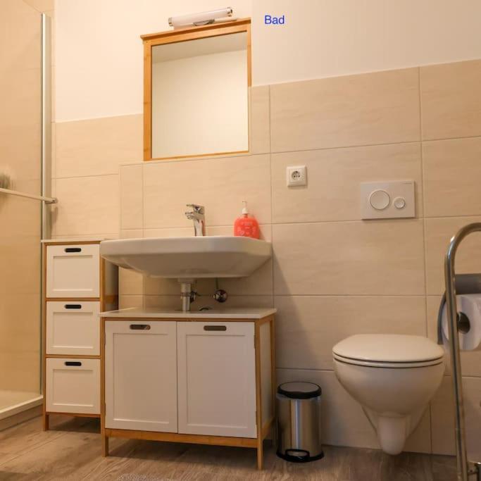 Freundliche Wohnung Mit Parkplatz Und Terrasse 노이브란덴부르크 외부 사진