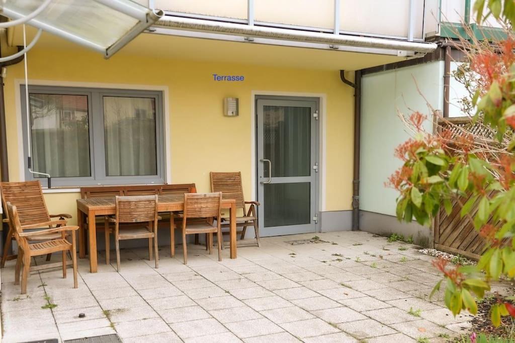 Freundliche Wohnung Mit Parkplatz Und Terrasse 노이브란덴부르크 외부 사진